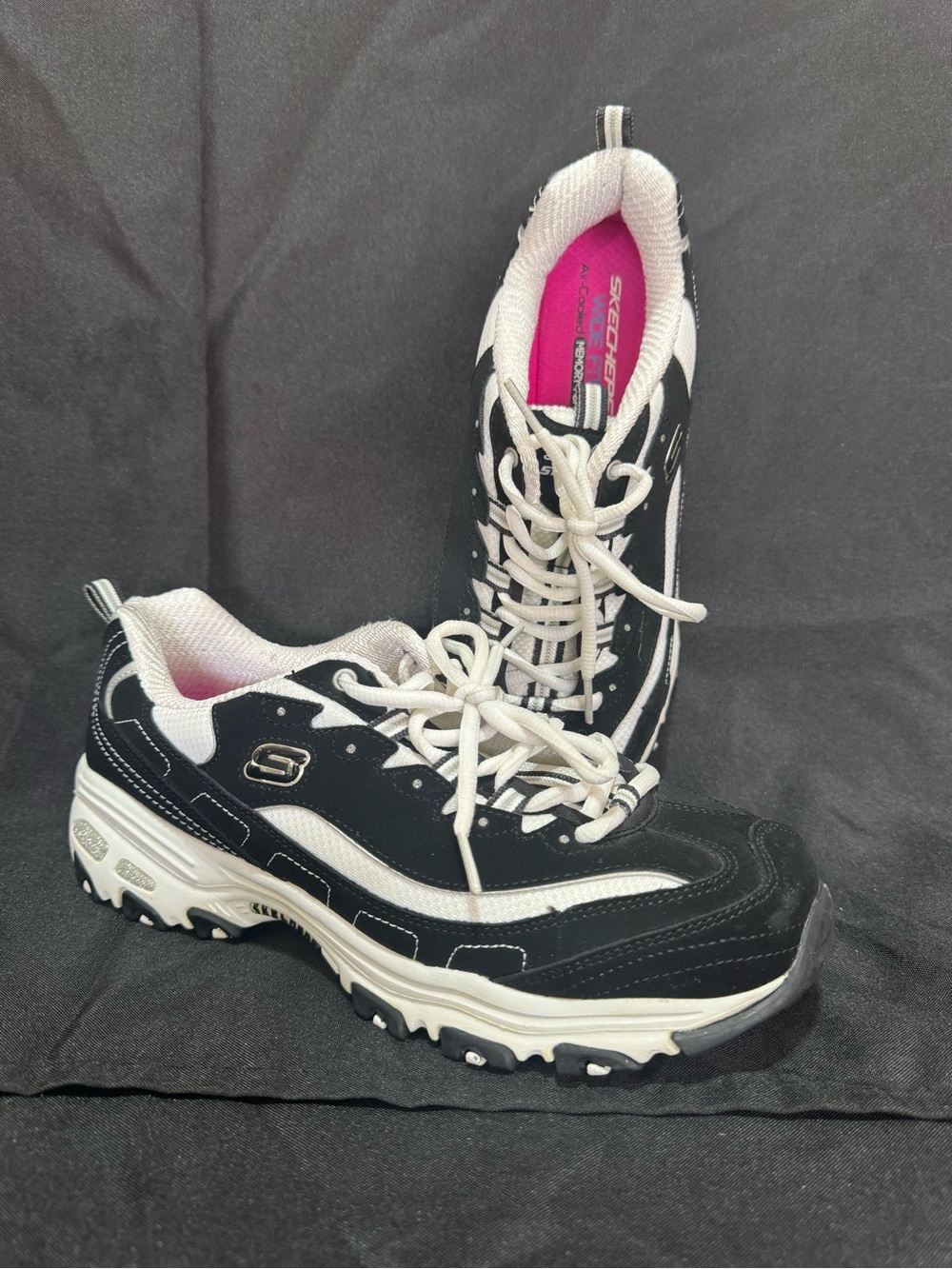 Skechers D’Lites Wide Fit Memory Foam Sneakers Women’s 9.5 Black White
